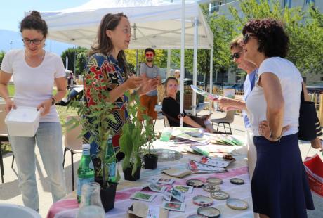 Plusieurs associations comme Cultivons nos toits ou l'Equytable étaient présentes pour renseigner ou donner de bons conseils aux habitant-es en termes de tri, de nutrition ou d'agriculture urbaine.