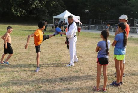 Roller, taekwondo ou biathlon, malgré le soleil et la chaleur,les activités proposées par la Direction des sports ont fait le plein auprès des jeunes sportifs échirollois !