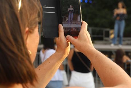 Sur scène, les jeunes chanteurs et danseurs accompagnés par le groupe culture-jeunesse de la Ville ont pu faire la preuve de l’étendu de leur talent. Pour le plus grand bonheur du public.