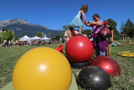 Les associations de cirque Aux Agrès du vent et Fun body fit ont permis aux plus jeunes de se faire plaisir durant toute la matinée.