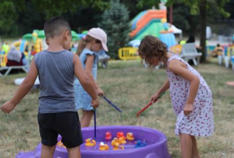 Jeux en bois ou jeux d’eau, les familles étaient au premières loges. 