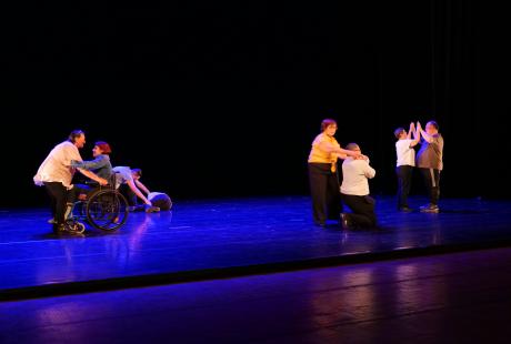 Un spectacle de danse inclusive a ému la salle de La Rampe.