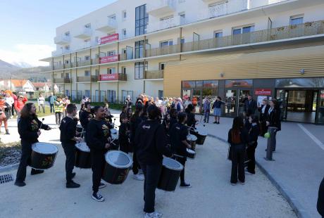 La batukaVI était de la partie, ici devant la résidence les Girandières.