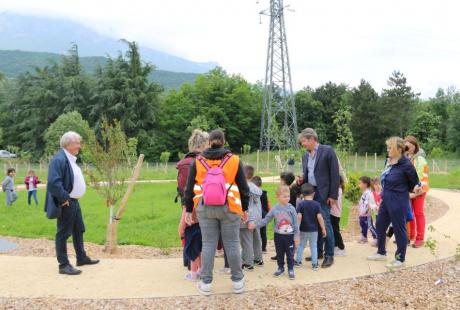 Tout au long de l'après-midi, petits et grands ont pu découvrir le verger lors de visites commentées. Une manière de se l'approprier pour mieux s'y le respecter et s'y investir à l'avenir.