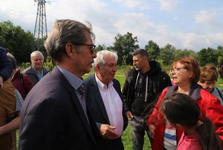 Tout au long de l'après-midi, petits et grands ont pu découvrir le verger lors de visites commentées. Une manière de se l'approprier pour mieux s'y le respecter et s'y investir à l'avenir.