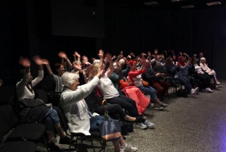 La fête s'est achevée par le spectacle La complainte de la ménagère, de la comédienne Malika Bazega, très apprécié.