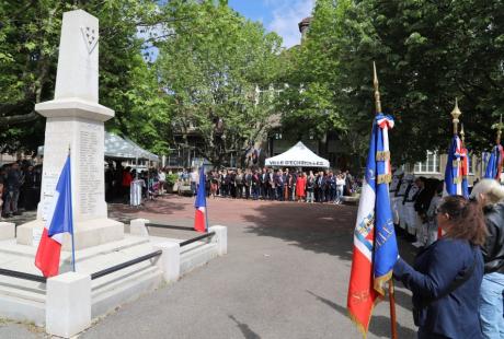 La population avait répondu présente en nombre pour se souvenir et partager un instant d'hommage et de recueillement à l'initiative de la Ville et des associations d'anciens combattants.