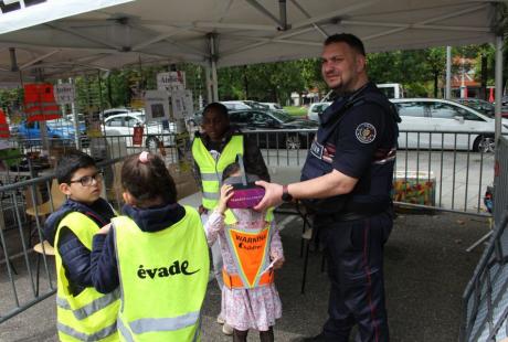 Les enfants pouvaient se mettre en situation grâce à des lunettes de réalité virtuelle.