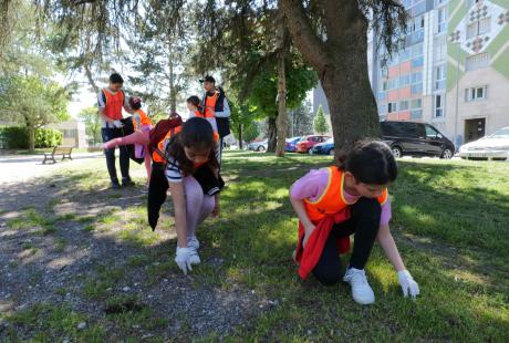 Des petits groupes ont ratissé le quartier.