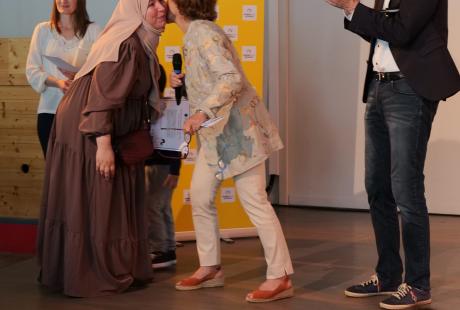 Jacqueline Madrennes félicitait les mamans échirolloises présentes aux ateliers.