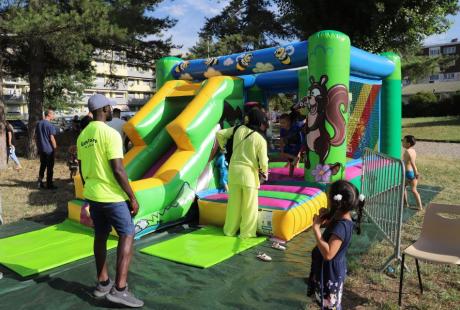 Des structures gonflables et des animations étaient aussi au programme de cette fin d'après-midi animée. C'est parti pour l'été !