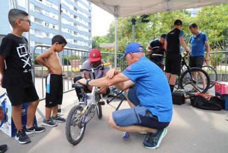 Avant le trial, on pouvait même faire réparer son vélo !