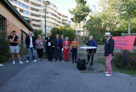 Le groupe d'élus et d'habitants est parti de la MDH Anne-Frank.