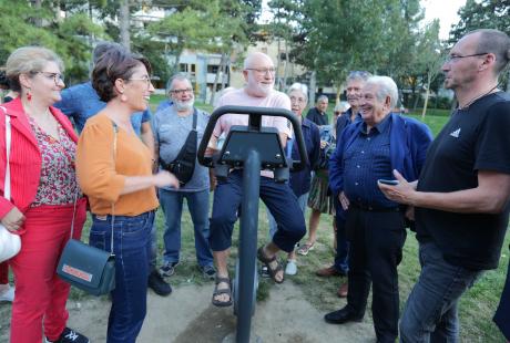 Les habitants prenaient le relais dans l'essai des agrès.