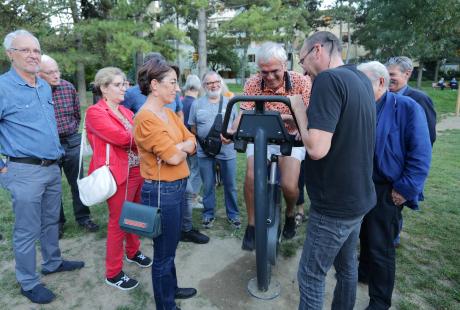 Les habitants prenaient le relais dans l'essai des agrès.