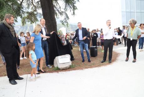 Sur l'esplanade Thomas Pesquet, fraîchement baptisée, les visiteurs et visiteuses ont profité des animations, à l'image du spectacle de la Cie Malka, en déambulation de l'école vaillant-Couturier, ou du concert de l’Écho d’Échirolles devant le SIM Jean-Wiéner. 