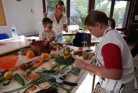 L'atelier coloré "Paysage de fruits et légumes" a laissé l'imagination opérer.