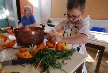 L'atelier coloré "Paysage de fruits et légumes" a laissé l'imagination opérer.