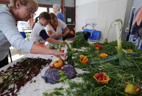 L'atelier coloré "Paysage de fruits et légumes" a laissé l'imagination opérer.