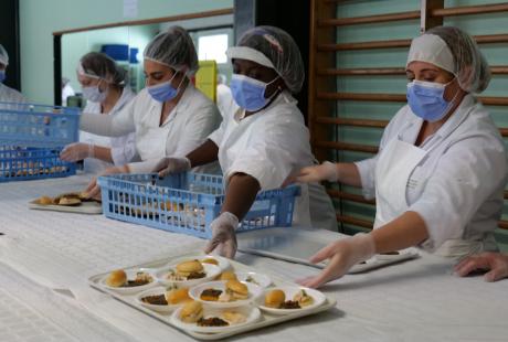 120 personnes ont été employées ce dimanche pour la bonne tenue du banquet.