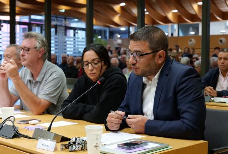 Alban Rosa (groupe Échirolles a'venir, notre ville rassemblée) a présenté sa candidature.