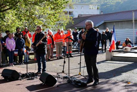 Les Rock's Mitaines ont interprété deux chansons.