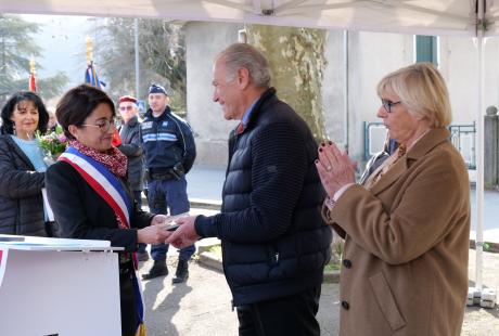 Daniel Marandjian recevait la médaille de la Ville.