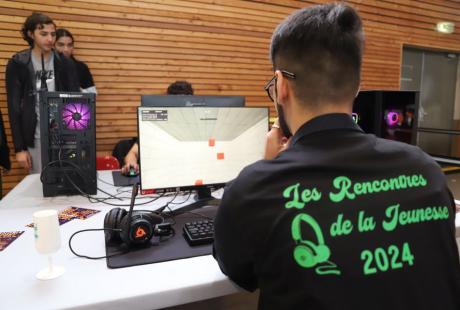 Un espace gaming, un lieu d’écoute des témoignages recueillis par l’écrivain François Beaune dans le cadre de sa résidence à Echirolles et un dispositif de prise de vues étaient accessible pour s’évader, s’amuser, rêver…