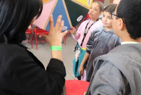 Un espace proposait aux jeunes de poser une questions aux élu-es sur un thème tiré au hasard ! Faîtes vos jeux…