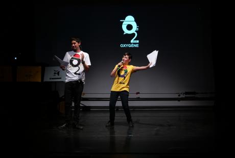 De vrais maitres de cérémonie présentaient le spectacle Oxygène.