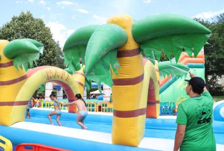 Les enfants se sont jetés à l'eau avec un très grand plaisir pour cette première journée de Cap sur les parcs organisées sous un grand soleil !