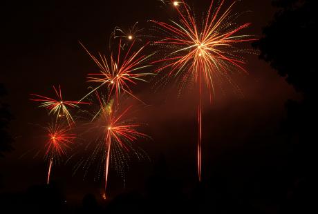 Le feu d'artifice a réuni des milliers de spectateurs.