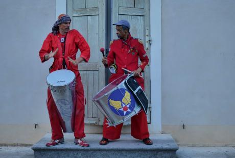 Les 2 Pécables assuraient un spectacle de percussion burlesque.