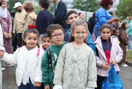 Entre stress de découvrir les listes et excitation de retrouver les copains, les enfants sont prêts à faire leur rentrée.