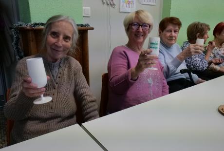 On trinque à la nouvelle année qui arrive à Curie.