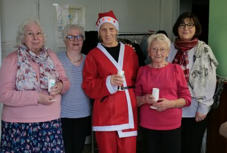 On trinque à la nouvelle année qui arrive à Curie.