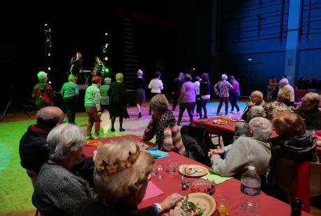 L'occasion pour les seniors des différentes structures de passer un moment convivial.