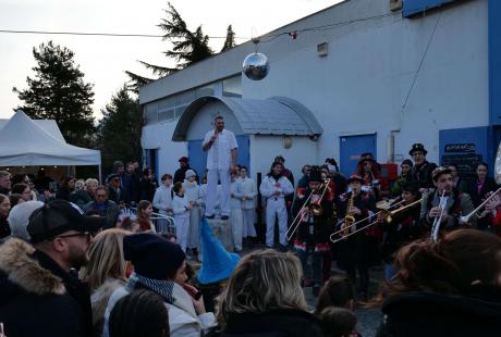 Le carnaval'anche a réuni des centaines de personnes pour une après-midi placée sous le signe de l'hiver et de la bonne humeur.