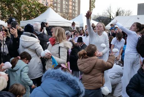 Le carnaval'anche a réuni des centaines de personnes pour une après-midi placée sous le signe de l'hiver et de la bonne humeur.
