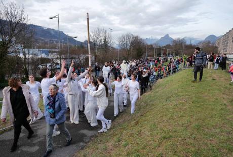 Le carnaval'anche a réuni des centaines de personnes pour une après-midi placée sous le signe de l'hiver et de la bonne humeur.