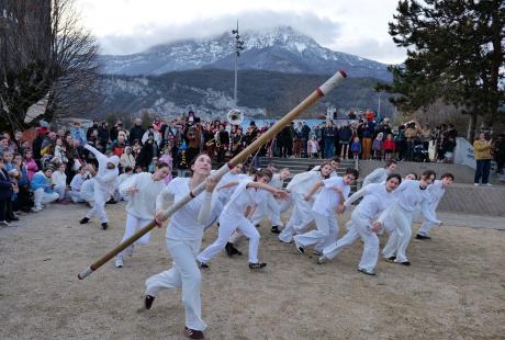 Le carnaval'anche a réuni des centaines de personnes pour une après-midi placée sous le signe de l'hiver et de la bonne humeur.