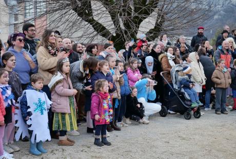 Le carnaval'anche a réuni des centaines de personnes pour une après-midi placée sous le signe de l'hiver et de la bonne humeur.