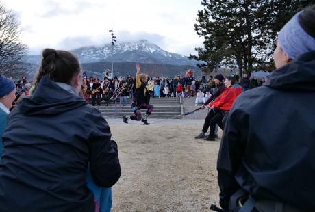 Le carnaval'anche a réuni des centaines de personnes pour une après-midi placée sous le signe de l'hiver et de la bonne humeur.