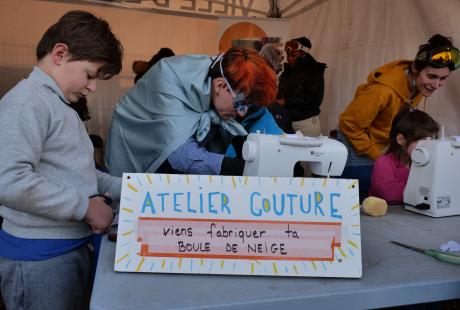 Le carnaval'anche a réuni des centaines de personnes pour une après-midi placée sous le signe de l'hiver et de la bonne humeur.
