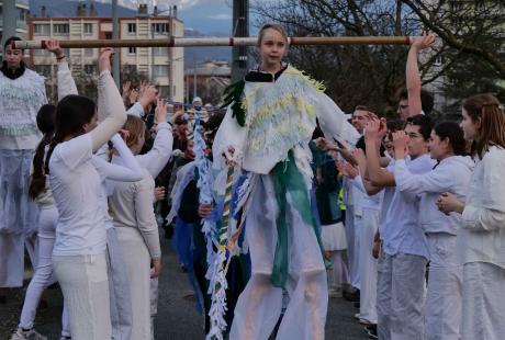 Le carnaval'anche a réuni des centaines de personnes pour une après-midi placée sous le signe de l'hiver et de la bonne humeur.