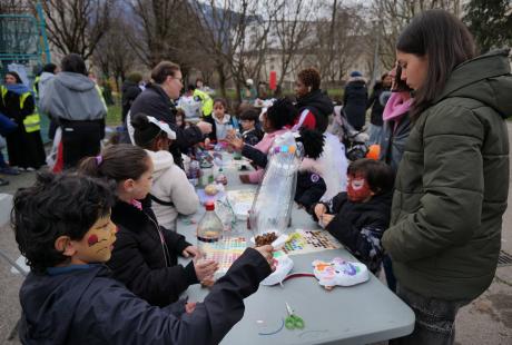 Le carnaval de la Ville Neuve était placé sous le signe de la musique, la lumière et les animaux.