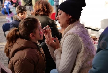 Le carnaval'anche a réuni des centaines de personnes pour une après-midi placée sous le signe de l'hiver et de la bonne humeur.