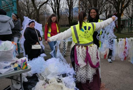Le carnaval de la Ville Neuve était placé sous le signe de la musique, la lumière et les animaux.