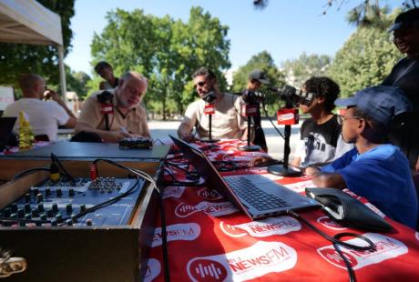 Les habitant-es ont aussi pu voyager, à travers l'Europe, avec l'association l'Aaami, ou sur les ondes, avec la radio News'FM. Et, pourquoi pas, imaginer de futures vacances... 