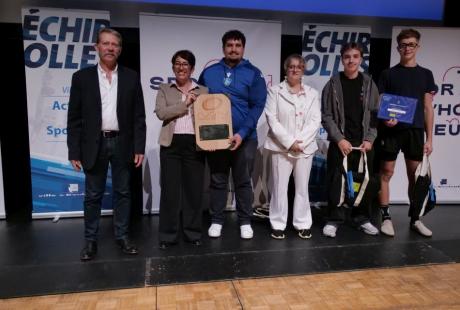 Et l'ensemble des sportifs et sportives Echirollois ont défilé sur la scène de La Rampe afin de recevoir leur (juste) récompense... et de poser pour la photo souvenir !